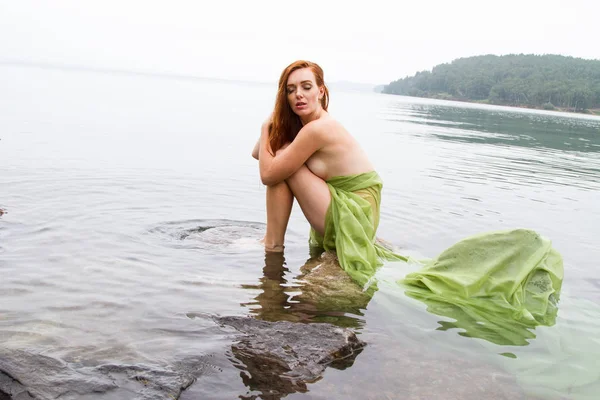 Naked Red Haired Girl Sitting Stone Water — ストック写真