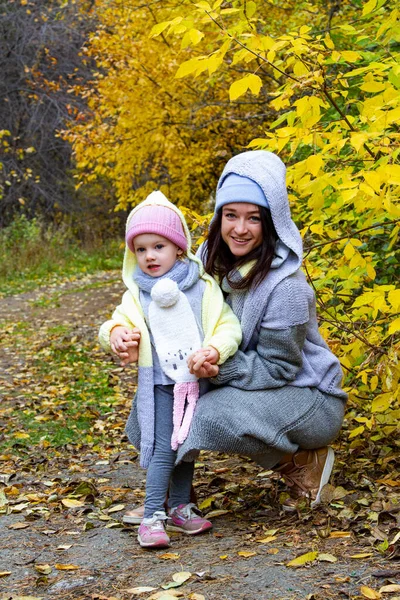 Young Mother Daughter Autumn Forest — Stock Photo, Image