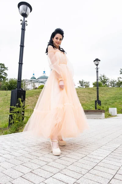 Slender Young Girl Long Evening Dress — Stock Photo, Image