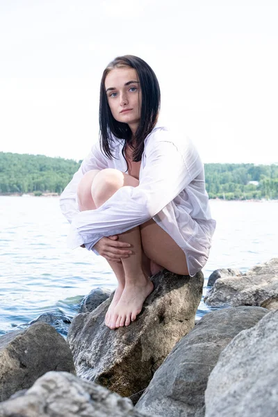 Naked Young Girl Wet Shirt Sits Stone — Stock Photo, Image
