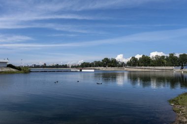 Irkutsk şehrindeki Angara Nehri 'nin seti..