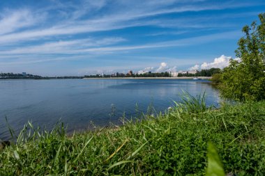 Irkutsk şehrindeki Angara Nehri 'nin seti..