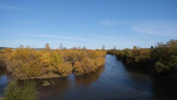 Herbstlicher Fluss Ushakovka Der Stadt Irkutsk — Stockvideo