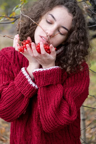 Girl Warm Sweater Autumn Forest Holds Bunch Viburnum — Stock Photo, Image