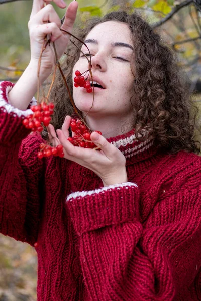 Girl Warm Sweater Autumn Forest Holds Bunch Viburnum — Stock Photo, Image