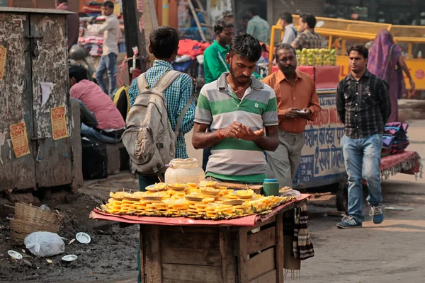 Δελχί Ινδία Νοεμβρίου 2015 Μια Ινδική Άνθρωπος Που Πωλούν Νωπά — Φωτογραφία Αρχείου