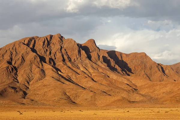 崎岖的山景 - 纳米布沙漠 — 图库照片