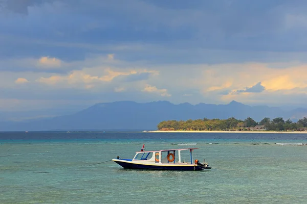 Scenic Tropical Indonesian Island Anchored Boat Dark Sky Clouds — Stock Photo, Image