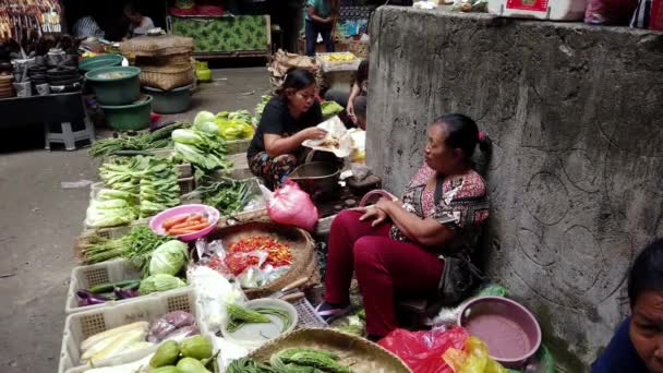 Убуд Бали Индонезия Сентября 2019 Года Индонезийские Женщины Продают Продукцию — стоковое видео
