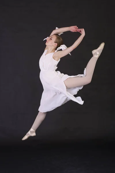 Jovem Bailarina Vestido Branco Isolado Preto — Fotografia de Stock