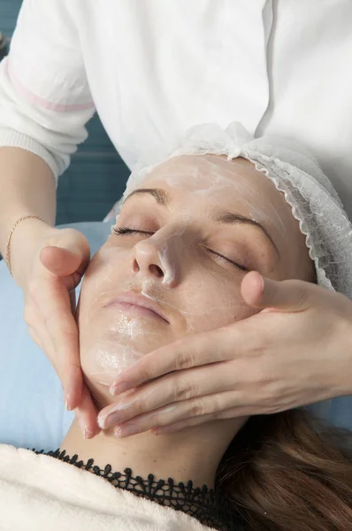 Woman Doing Facial Beauty Treatments — Stock Photo, Image