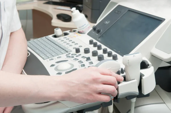 Doctor Hands Ultrasound Machine — Stock Photo, Image