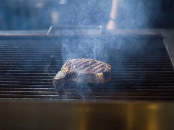 牛肉ステーキはグリルで — ストック写真