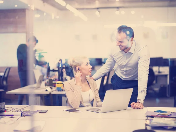 Portrét Úspěšných Podnikatelů Podnikatel Zaneprázdněné Startup Office — Stock fotografie