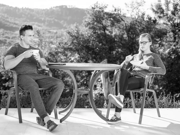 Jovem Belo Casal Bonito Desfrutando Café Manhã Café Manhã Frente — Fotografia de Stock