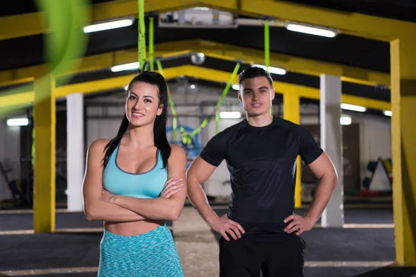 Portret Van Jonge Gezonde Atletische Mensen Opleiding Grensoverschrijdende Fitness Gym — Stockfoto