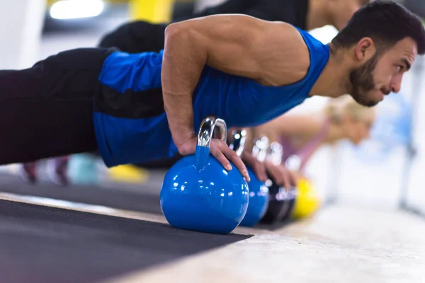 Een Groep Jonge Gezonde Atleten Die Push Ups Doen Met — Stockfoto