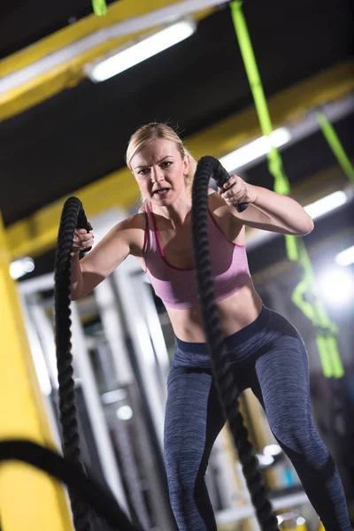 Jonge Fitte Sporter Vrouw Trainen Sportschool Van Functionele Training Strijde — Stockfoto