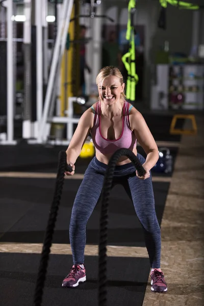 Jonge Fitte Sporter Vrouw Trainen Sportschool Van Functionele Training Strijde — Stockfoto