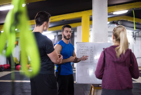 Curso Entrenamiento Grupo Jóvenes Atletas Que Reciben Instrucciones Del Entrenador —  Fotos de Stock