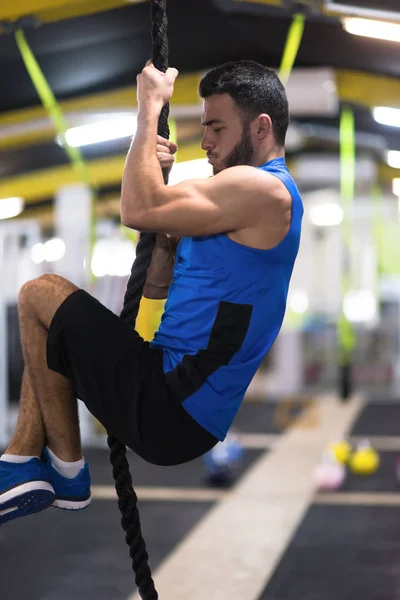 Young Muscular Man Doing Rope Climbing Cross Fitness Gym — Stock Photo, Image