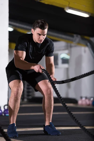 Junger Fitter Athlet Trainiert Functional Training Gym Und Macht Kampfseilübungen — Stockfoto