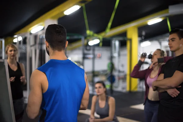 Training Course Group Young Athletes Getting Instructions Trainer Exercise Cross — Stock Photo, Image