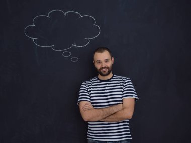 Onları siyah bir kara tahta yazma onun doğmamış bebek için adları hakkında düşünme genç gelecekteki baba