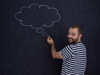 Onları siyah bir kara tahta yazma onun doğmamış bebek için adları hakkında düşünme genç gelecekteki baba