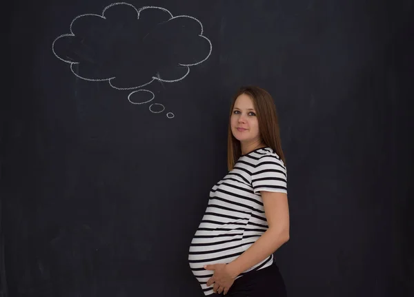 Giovane Donna Incinta Pensando Nomi Suo Bambino Non Ancora Nato — Foto Stock