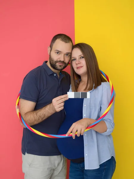 Retrato Jovem Casal Feliz Homem Segurando Sua Barriga Esposa Grávida — Fotografia de Stock