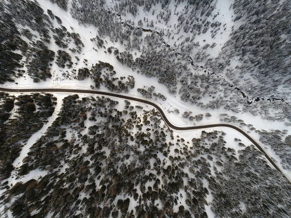 Vue Dessus Drone Aérien Volant Dessus Des Montagnes Sinueuses Vent — Photo