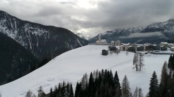 Drone Voando Vista Superior Alpes Dia Inverno Mau Tempo — Vídeo de Stock