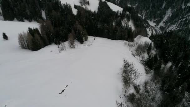 Drone Vuelo Vista Superior Los Alpes Mal Tiempo Día Invierno — Vídeos de Stock