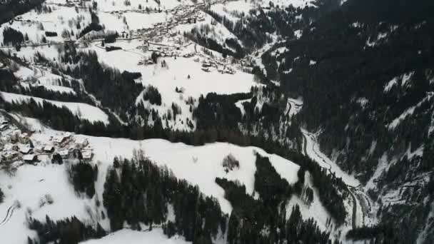 Drone Vuelo Vista Superior Los Alpes Mal Tiempo Día Invierno — Vídeos de Stock