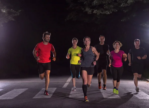 Gruppo Persone Sane Che Fanno Jogging Nel Parco Cittadino Squadra — Foto Stock