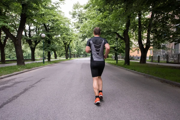 Fitter Muskulöser Männlicher Läufer Trainiert Für Marathonlauf Auf Schöner Straße — Stockfoto