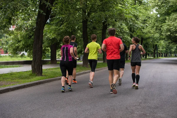 Groupe Personnes Bonne Santé Jogging Dans Parc Ville Équipe Coureurs — Photo