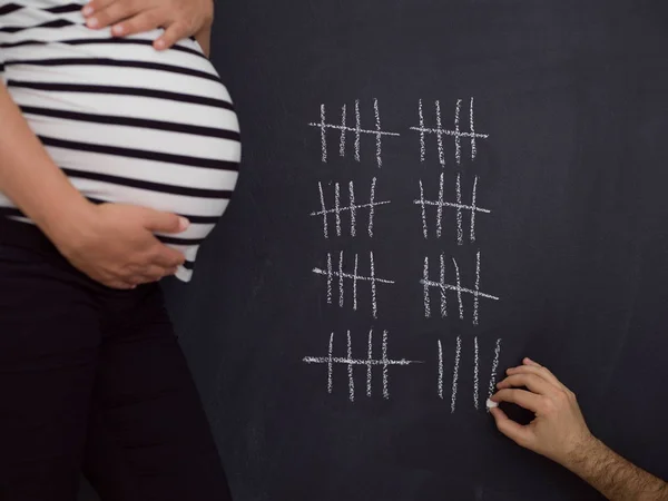 Young Pregnant Couple Accounts Week Pregnancy Writing Them Chalk Blackboard — Stock Photo, Image