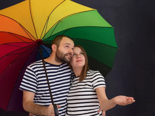 Retrato Marido Mulher Grávida Posando Com Guarda Chuva Colorido Frente — Fotografia de Stock