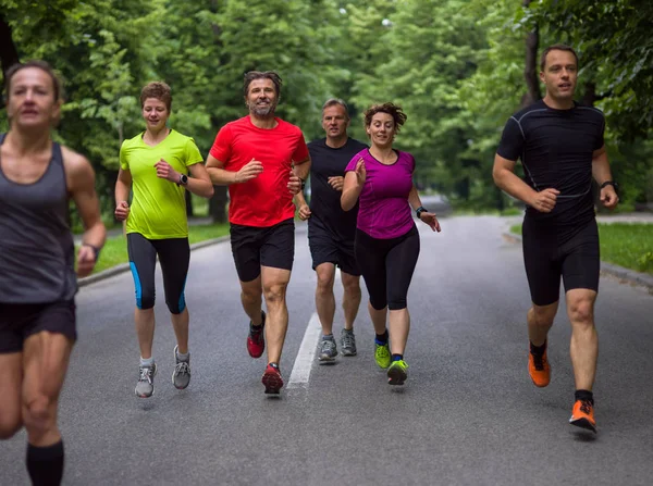 Groep Gezonde Mensen Joggen Het Stadspark Hardlopers Team Ochtend Training — Stockfoto