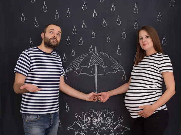 Foto Conceitual Casal Grávida Desenhando Suas Imaginações Sobre Vida Futura — Fotografia de Stock