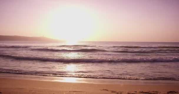 Calma Natureza Cena Praia Ondas Nascer Sol Verão Manhã Câmera — Vídeo de Stock