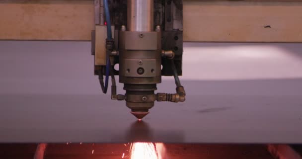 Ağır Çekimde Fabrika Küçük Işletme Dükkanda Bileme Çelik Yapı Yapım — Stok video