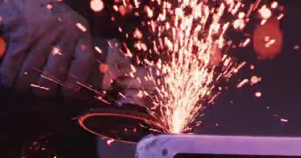 Industry Worker Electric Wheel Grinding Steel Structure Making Sparks Factory — Stock Video