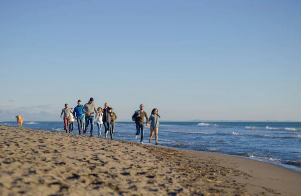 Gruppe Junger Freunde Verbringt Den Tag Strand Beim Gemeinsamen Joggen — Stockfoto