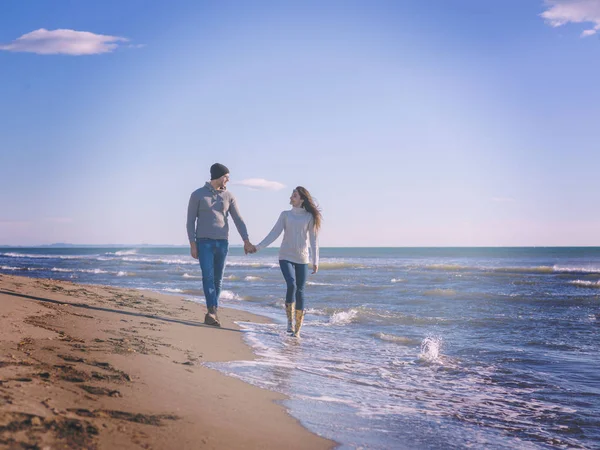 Young Couple Having Fun Walking Hugging Beach Autumn Sunny Day — Stock Photo, Image