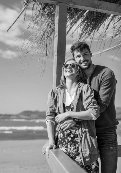 Happy Couple Enyojing Time Together Beach Autumn Day — Stock Photo, Image