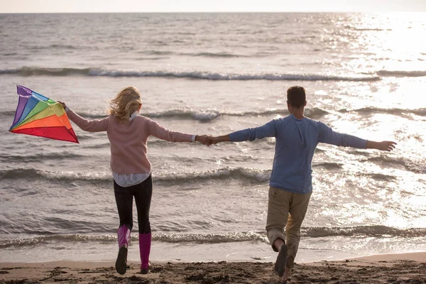 Young Couple Having Fun Playing Kite Beach Autumn Day — Stock Photo, Image