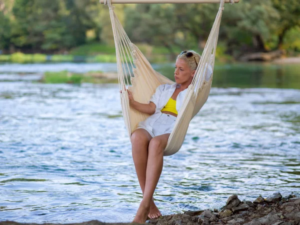 Young Blonde Woman Resting Hammock While Enjoying Nature River Bank — Stock Photo, Image